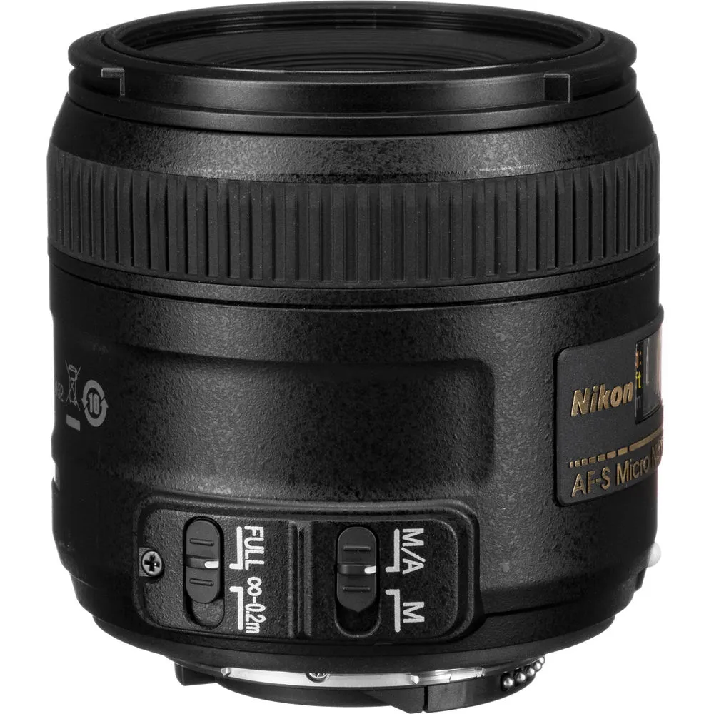 Nikon AF-S DX Micro 40mm f/2.8G Prime Lens (2200) Intl Model Bundle